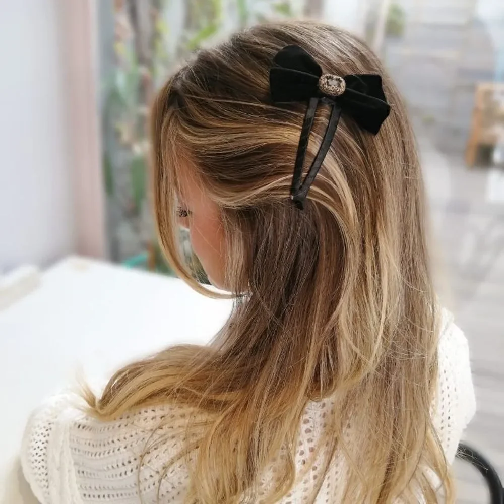 Hair Clip Lace with a stone in 4 different colors plus Ipsy bag NWT